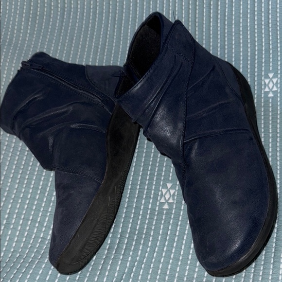 🌹Cloudsteppers by Clark's Navy Ankle Boots - Picture 4 of 6